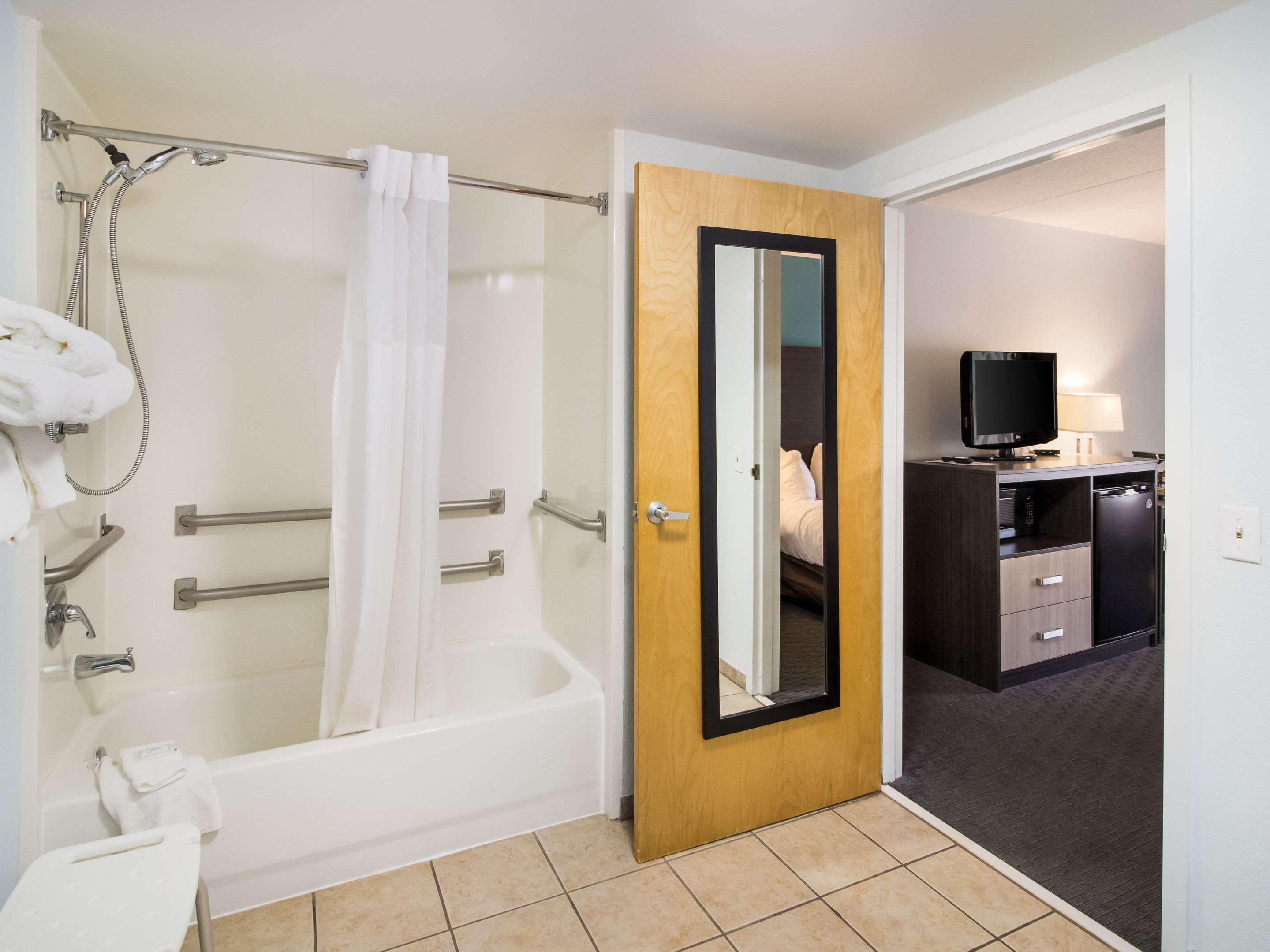 Clarion Inn Cleveland Near University Extérieur photo